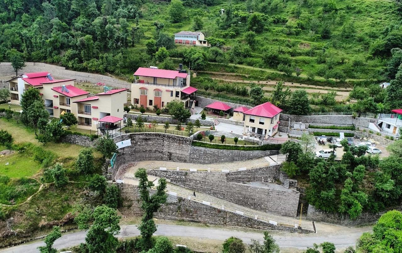 Mist N Meadows Resort Rajgarh  Luaran gambar